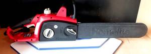 lot 353 image: HOMELITE 16 inch. 12 Amp Electric Chainsaw wProtective Sleeve - MODEL UT43123 - CLEAN UNIT
