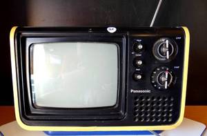lot 368 image: ULTRA RARE - Vintage Panasonic TR-729U Solid State B&W TV Retro Television Made in Japan - UHFVHF KNOBS $$$