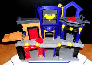 lot 372 image: RARE - 2011 DC Comics Batman Imaginext Batgirl City Play Set W9637