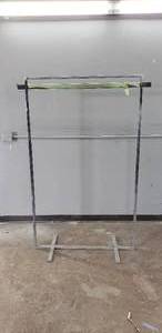 lot 46 image: Painting Rack