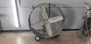 lot 54 image: Strongway 48 2 Speed Shop Fan - Model 49935