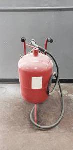 lot 30 image: Portable Sandblaster Kit