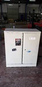 lot 120 image: Metal Cabinet with Contents - Buyer Takes Everything