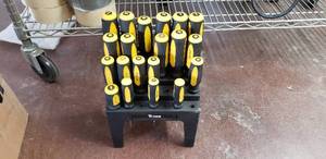 lot 147 image: Titan Screwdriver Set