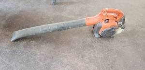 lot 185 image: Husqvarna 125B Blower