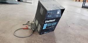 lot 187 image: DieHard Battery Charger - Model - 200.71230