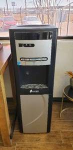 lot 214 image: WaterLogic Water Filtration Dispenser