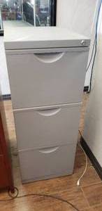 lot 225 image: 3 Drawer File Cabinet