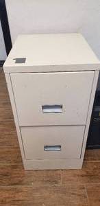 lot 242 image: 2 Drawer File Cabinet