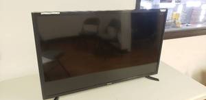lot 256 image: Samsung UN32J525DAF 32 TV