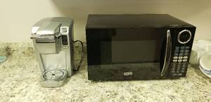 lot 264 image: Sunbeam Microwave and Kurig K10 Coffee Maker