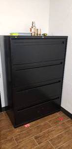 lot 277 image: 4 Drawer Lateral File Cabinet