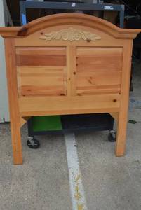lot 181 image: Twin Size Pine Headboard