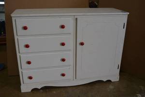 lot 200 image: White Painted Dresser with Red Knobs