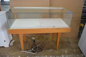 lot 199 image: Jewelry Lighted Display Cabinet