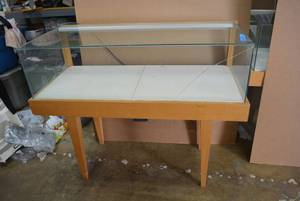 lot 198 image: Jewelry Lighted Display Cabinet Has broken glass panel)