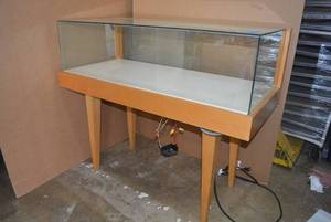lot 194 image: Jewelry Lighted Display Cabinet