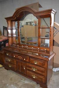 lot 187 image: Mid Century Modern 2-Piece Dresser and Lighted Mirror Hutch