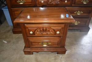 lot 186 image: Mid Century Modern Side Table