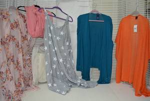 lot 343 image: Womens Clothes Size XL Cardigans, Grey Star Dress