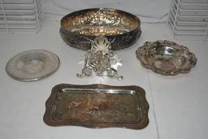 lot 73 image: Silver Trays and Dishes marked Royal Hickman, Heritage, Made in Italy