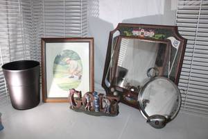lot 378 image: Golf Decoration Lot Mirrors, Framed Picture, Desk Plaque