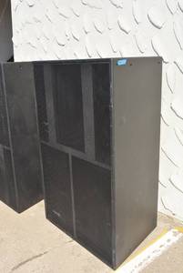 lot 109 image: EAW (Eastern Acustic Works) MQV2364e LARGE SPEAKER  VERY HEAVY - BRING DOLLY