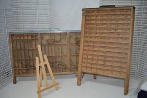 lot 127 image: Wooden Tricket Holders and Small Easle