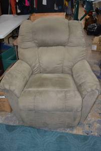 lot 376 image: Recliner Chair, needs cleaned