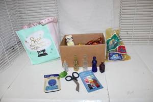 lot 380 image: Sewing Lot Thread Spools, Buttons and some Craft items