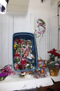 lot 386 image: Artificial Flowers for Crafts
