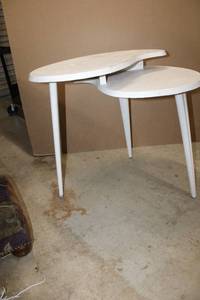 lot 401 image: 3-Legged Side Table Teardrop Shape