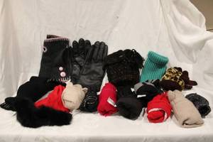 lot 421 image: Glove Collection, see pictures