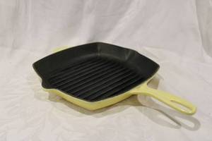 lot 423 image: Le Creuset 26 France Yellow Enameled Cast Iron Square Grill Pan