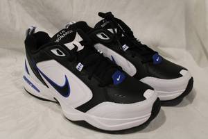 lot 424 image: Never Worn  Nike AirMax Monarch IV Training�sneakers White Blue 10.5