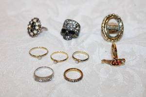 lot 437 image: Fashion ring selection. Assorted styles and themes