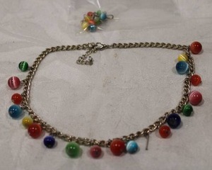 lot 427 image: Multicolor Cats Eye simulant necklace and dangle earring parure set.16L w 2 extender