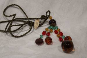 lot 430 image: Vintage 1930s-40s Czechoslovakian glass lariat-style necklace with cherry form dangles. 26L Paper hang tag inscribed 1935 Santa Cruze