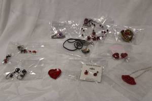 lot 438 image: Valentine and heart themed jewelry. Assorted themes and styles.