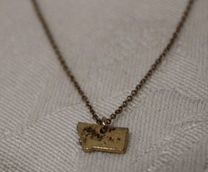 lot 449 image: 14K Gold Filled 18 chain with a sterling Oklahoma state pendant (marked 925)