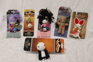 lot 443 image: Carded diminutive VooDoo dolls. Includes YooDara, Watchover VooDoo, Shopaholic, plus