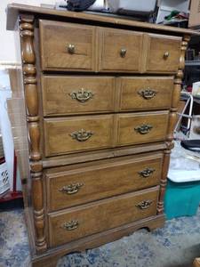 lot 16 image: Mid Century 5 Drawer Dresser