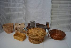 lot 158 image: Wicker Basket Items Tissue Box Holder, Planter, Baskets