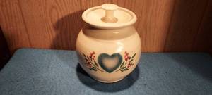 lot 4 image: vintage decorative vase with lid