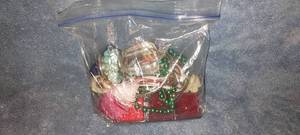 lot 12 image: Ziplock bag of miscellaneous costume jewelry