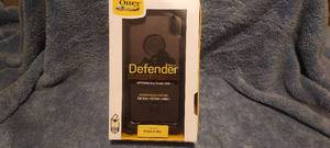 lot 28 image: New with box Otterbox Defender for iPhone XS Max