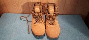 lot 36 image: Pair of Earth Spirit Waterproof boots size 8