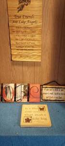 lot 44 image: Assortment of wall hangings