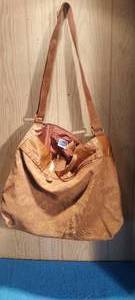 lot 49 image: Winnie the Pooh shoulder bag
