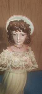 lot 64 image: Vintage Holland Molds porcelain Bisque Lady with bonnett